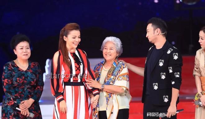 景区英勇救人，朱迅解锁“公益大使”新身份✨：创新善行的力量