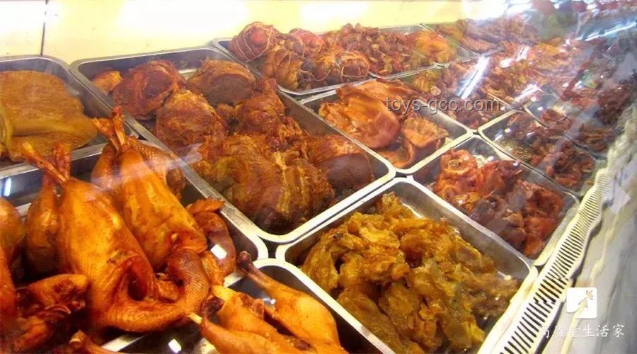 小宇海边的熟食革命：跨界创新的美食奇遇