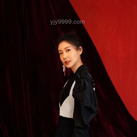 蔡徐坤回国：娱乐行业复出之路与商业潜力再评估