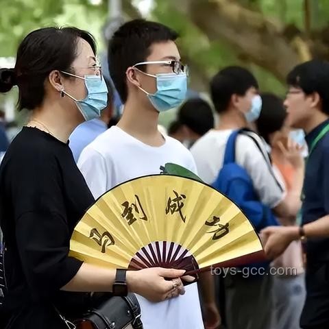 I人和E人考生走出考场的反差：透视性格类型对考试行为的影响