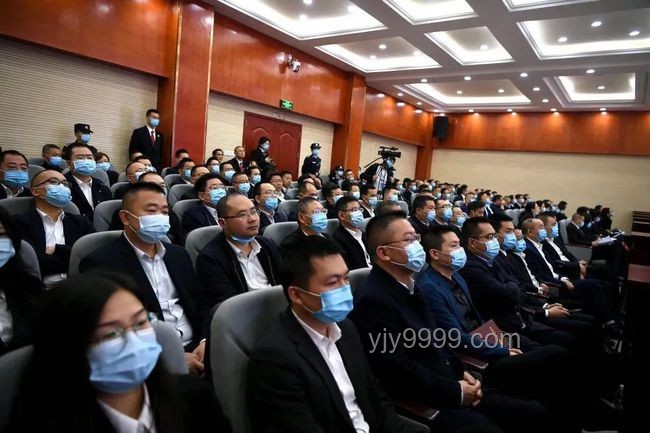 县长全家腐败案警示：4800名干部受教育，反腐斗争再升级