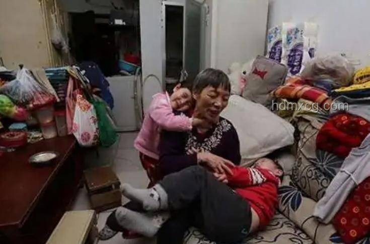 失独母亲60岁生双胞胎，面对孩子中考的挑战与希望